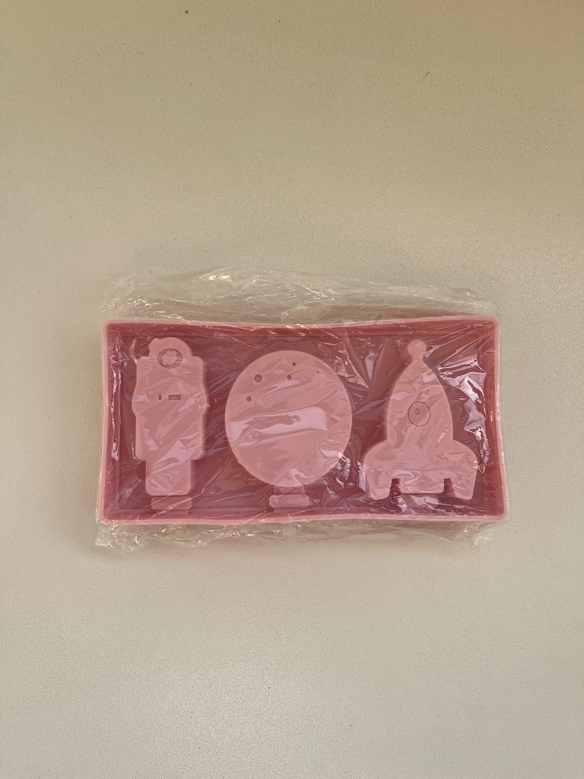 Ice Cream Silicone Mold with Plastic Sticks & Cover - Random color