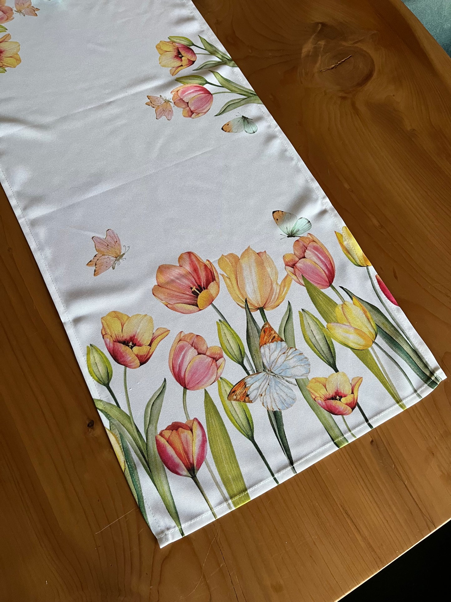 Tulip Garden Table Runner
