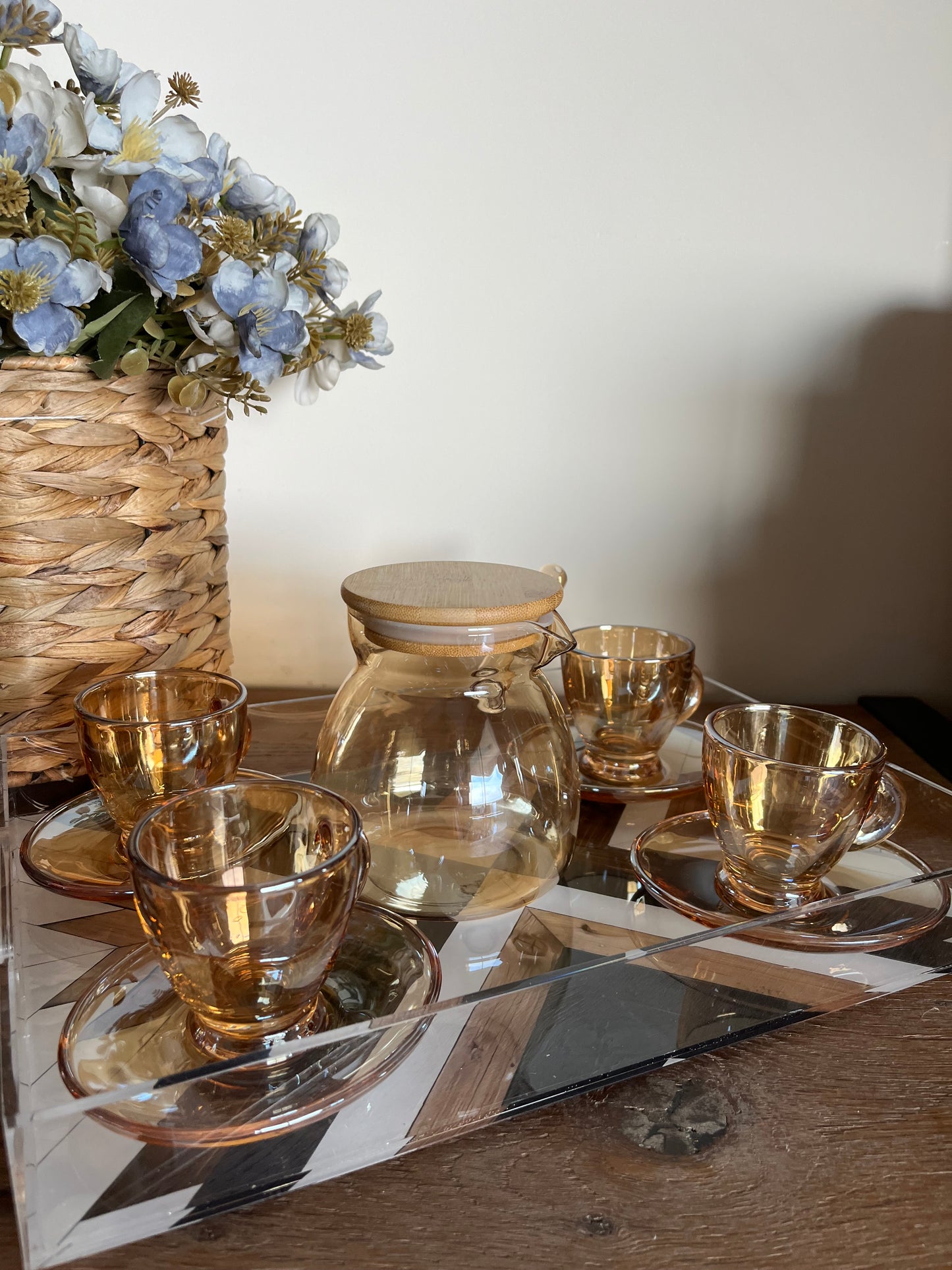 Coffee cups & saucers